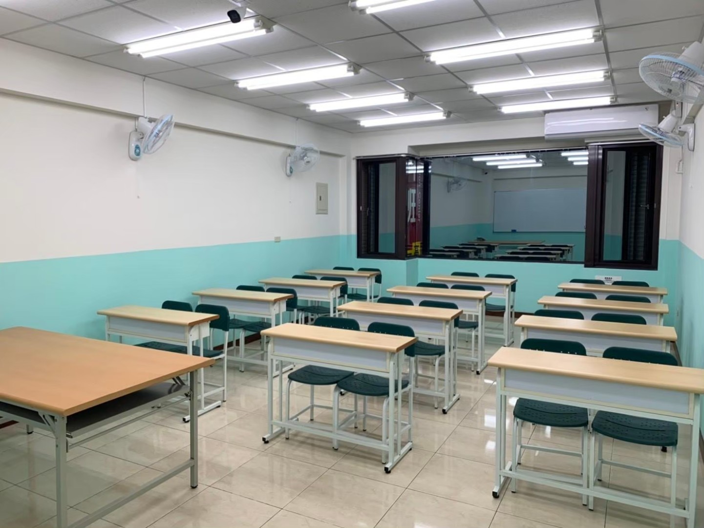 ALL_fac_classroom_25L31_YkLUOOH9fx