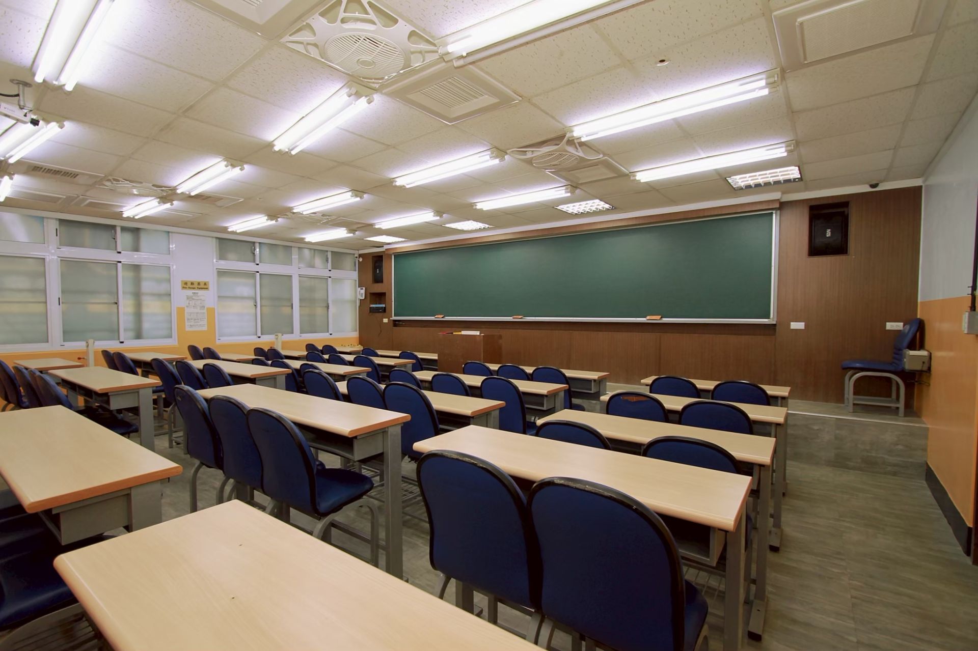 ALL_fac_classroom_26C04_nA6PbiyPcj