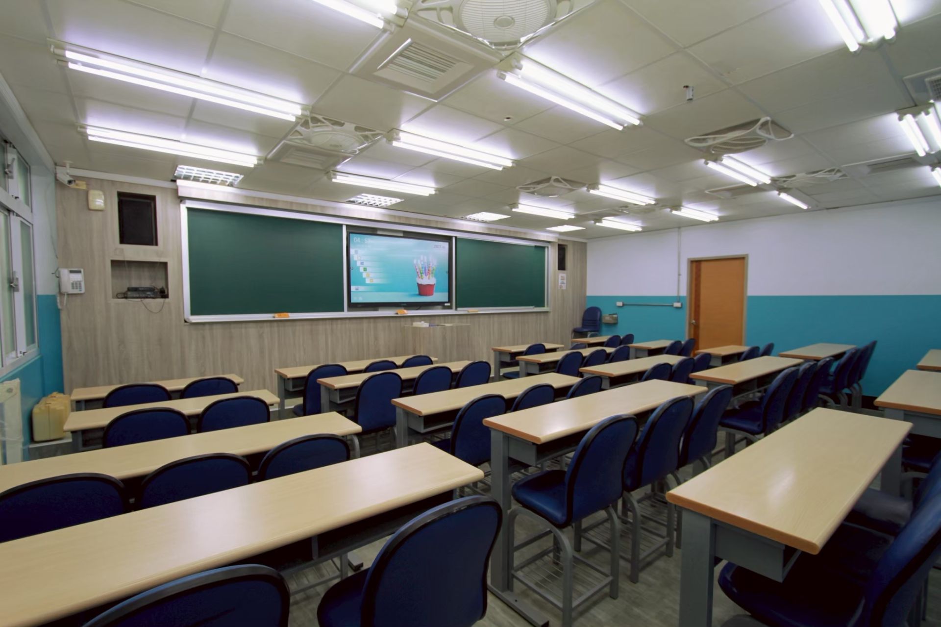 ALL_fac_classroom_26C04_xntvSMAdCh