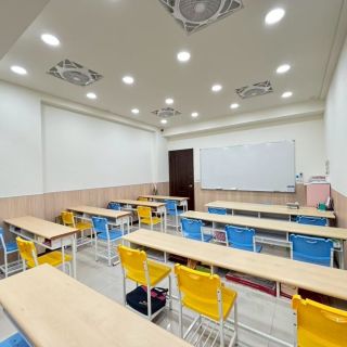 ALL_fac_classroom_25L31_HbEfEBluC9